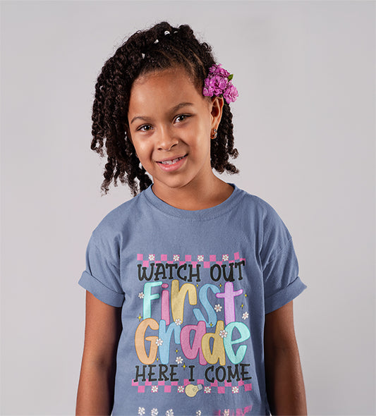 Watch Out First Grade Here I Come T-Shirt – Back to School Kids Shirt – Fun First Day Youth Tee