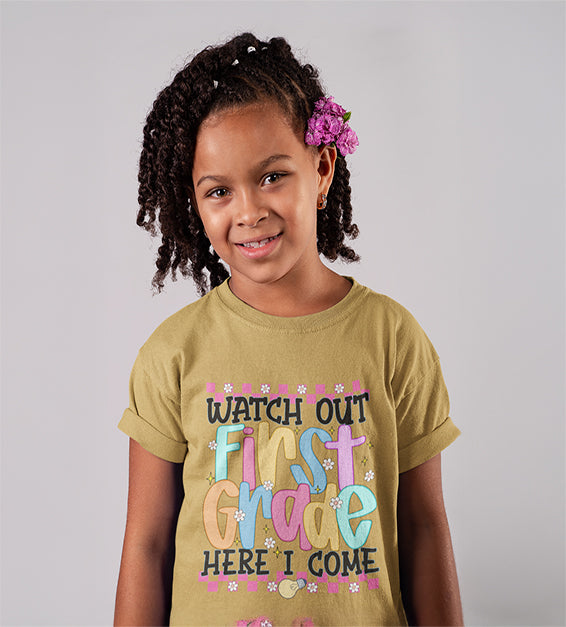 Watch Out First Grade Here I Come T-Shirt – Back to School Kids Shirt – Fun First Day Youth Tee