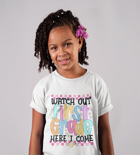 Watch Out First Grade Here I Come T-Shirt – Back to School Kids Shirt – Fun First Day Youth Tee